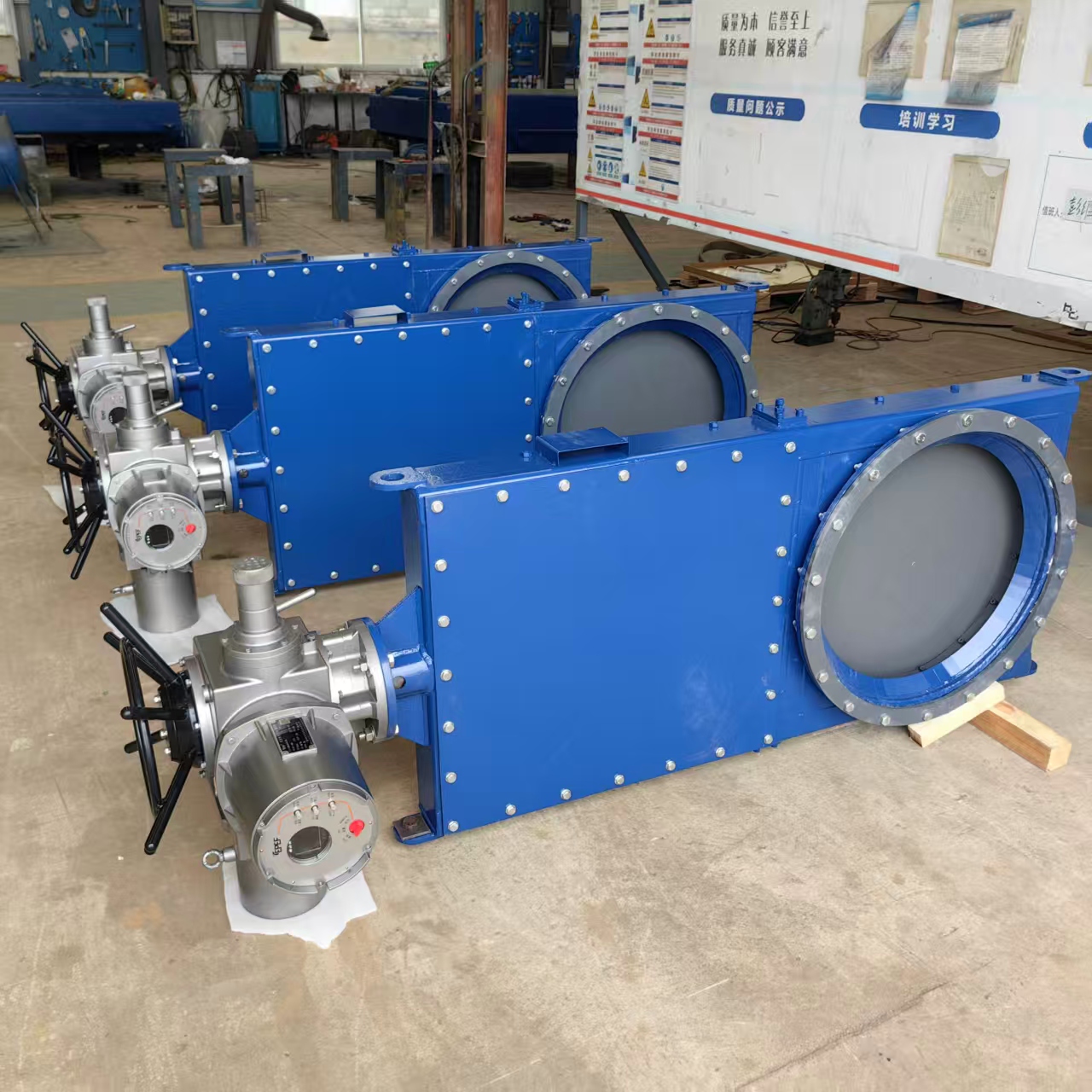 热风隔绝门图片